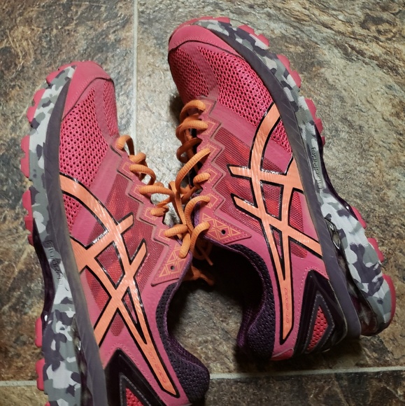 Asics Shoes - Picture 1 of 1
